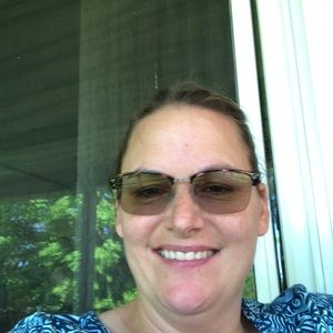 Meet your Posher, Debbie